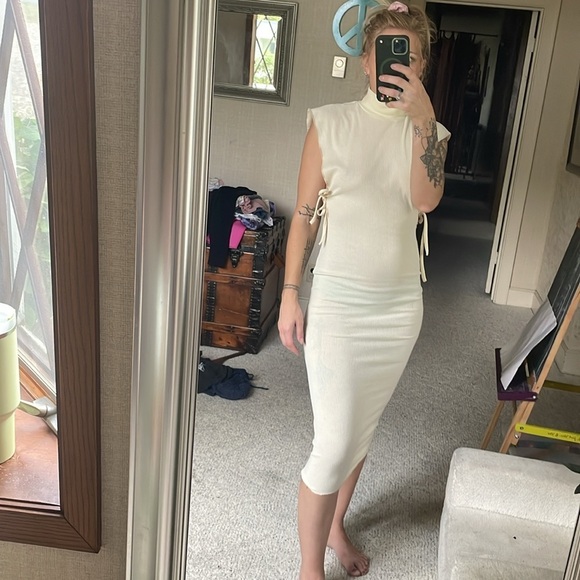 PrettyLittleThing Ribbed Pale Yellow Maxi Dress - Picture 11 of 12